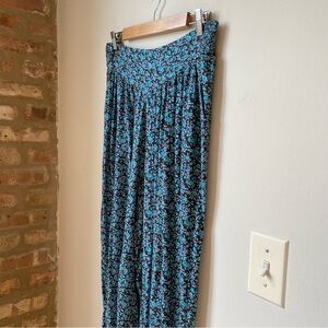 Aerie Floral Blue and Black Women's Flowy Pants size M
